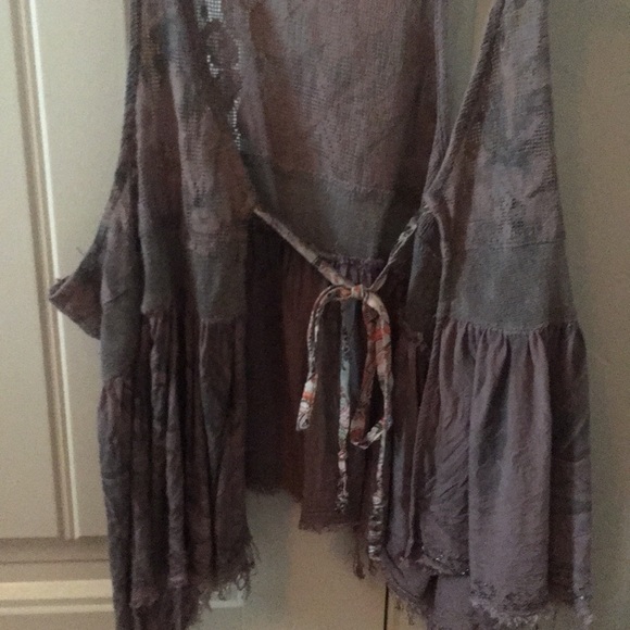 Lace vest - Picture 2 of 3